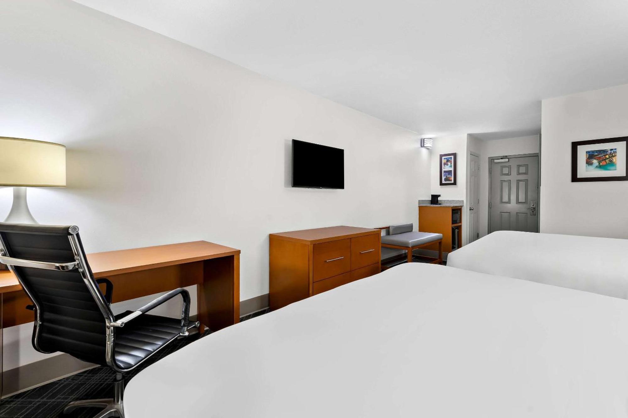 Comfort & Near Tanger Outlets I-24 Antioch 3*