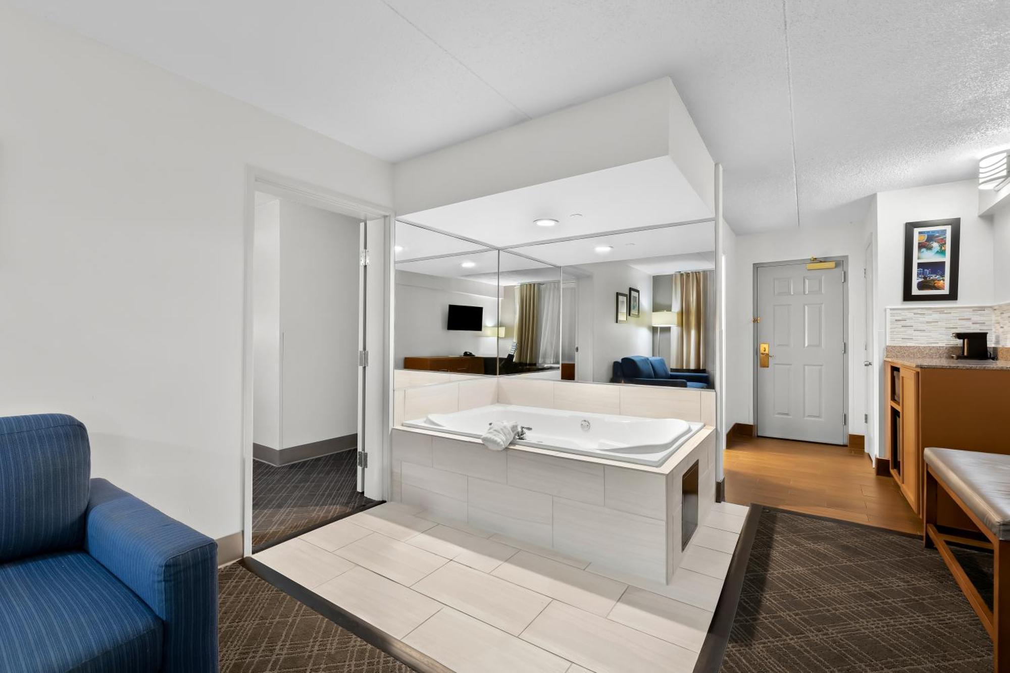 Comfort & Near Tanger Outlets I-24 Antioch 3*